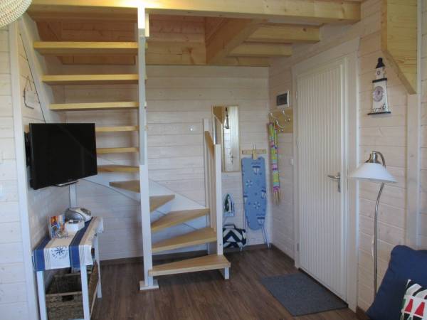 Domek 2 - parter-pokój dzienny i wejście na poddasze