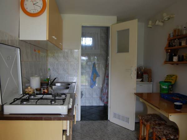 Kuchnia i łazienka z prysznicem+WC,na parterze