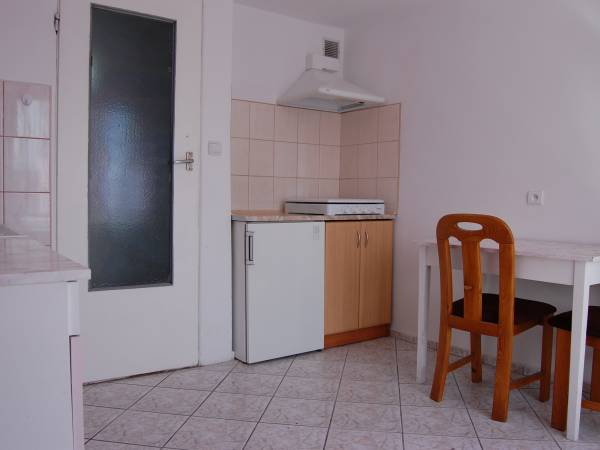 Kuchnia i łazienka z prysznicem+WC,na piętrze