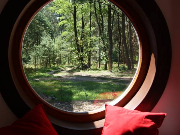 okrągłe okno pokój nr 2