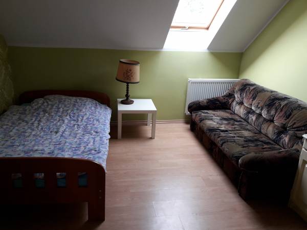 Pokój mniejszy z telewizorem"