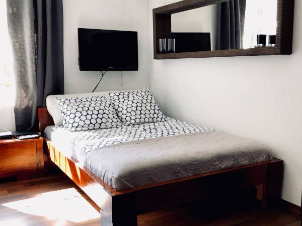 Nowe, duże, wygodne łózko