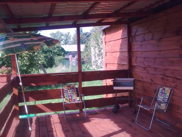 Taras z możliwością grilowania.