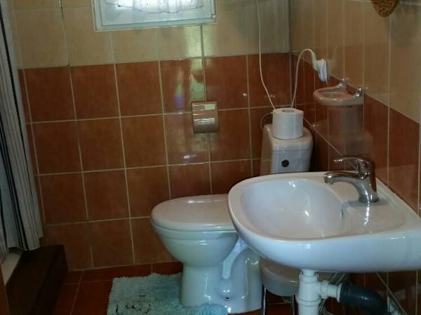 Toaleta z prysznicem