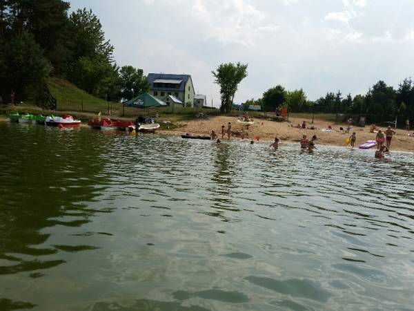 Widok z jeziora na plażę