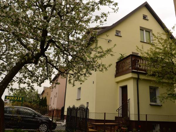 13 parking przy posesji na 4 aut