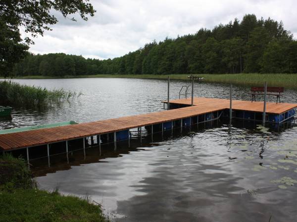 Pomost pływający 30 m od domku