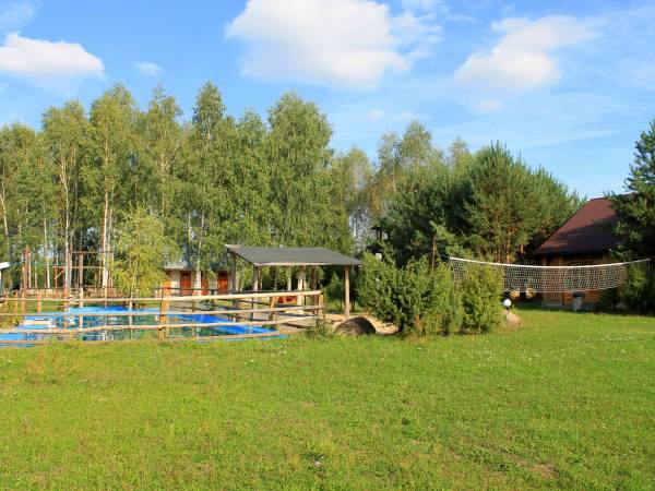 boisko do gry w siatkówkę i piłkę nożną