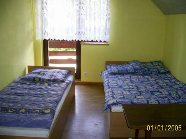 pokój 3-4 osobowy z balkonem (są dwa takie pokoje)