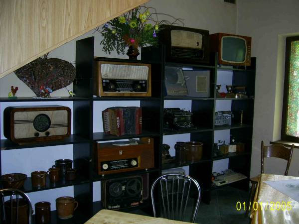 regał ze starociami