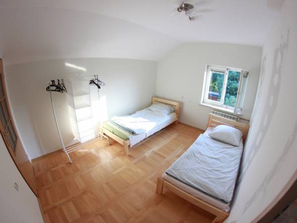 pokój 2 os, 1 piętro( przechodni)