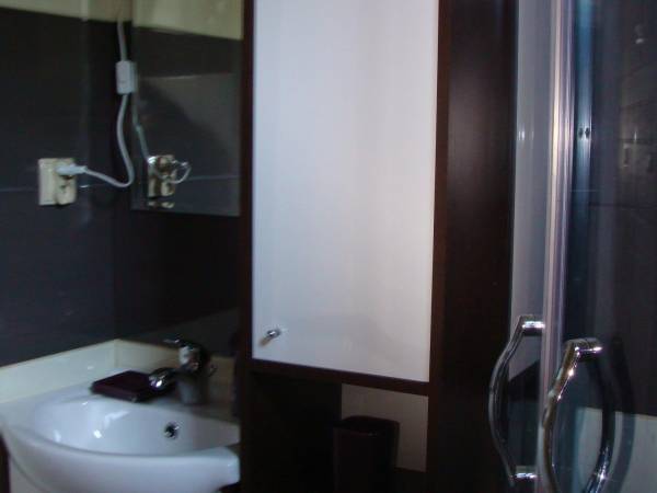 łazienka z kabiną prysznicową