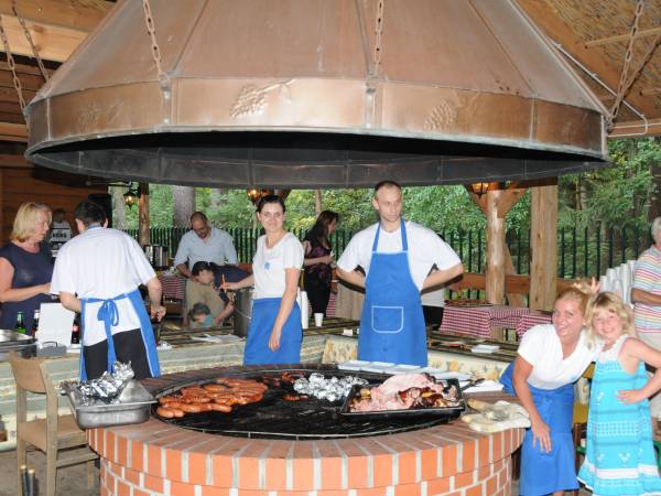 "Strzecha" - miejsce imprez plenerowych oraz obiadokolacji grillowych