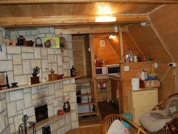 widok z salonu na aneks kuchenny