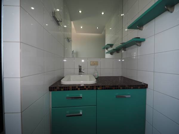 Apartament II-Łazienka z prysznicem