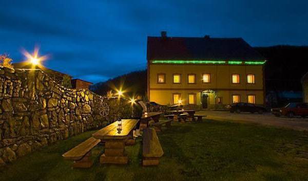 Nasz dom i ranczo nocą