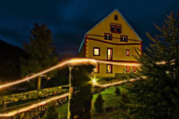 nasz dom,wjazd nocą