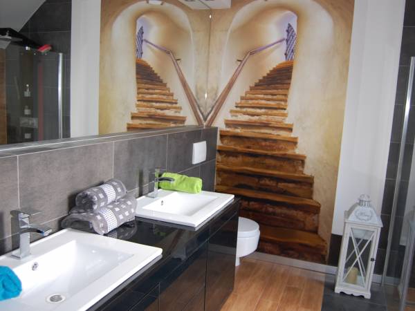 Łazienką na gorze z wanna i prysznicem