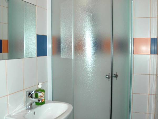 ŁAZIENKA POKÓJ 2 -OSOBOWY NR " 2 "