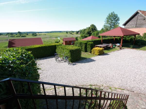 podwórko i parking dla gości