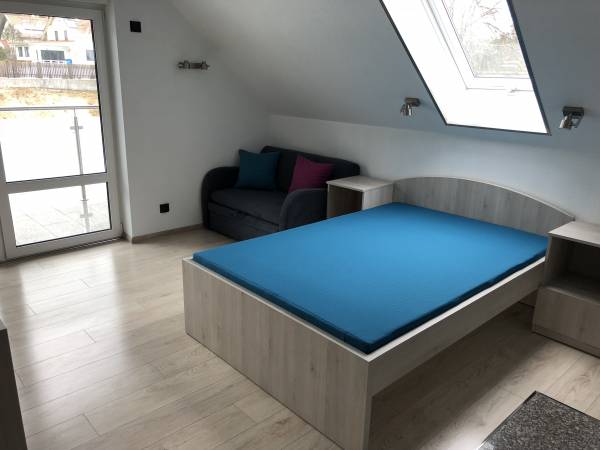 Pokój w nowym budynku od strony ulicy