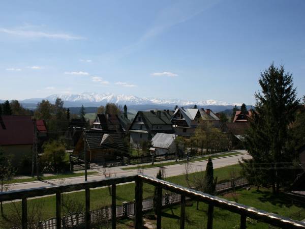 Widok z balkonu na Tatry.