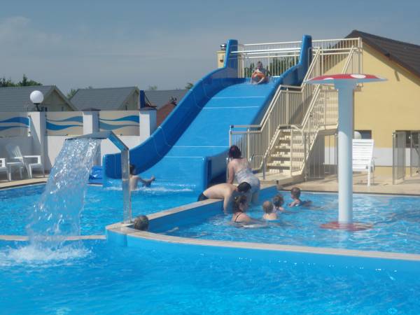 zjeżdżalnia na basenie