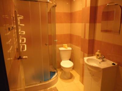 Jedna z łazienek - każdy pokój ma swoją osobną łazienkę