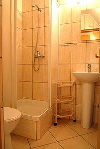 Łazienki w pokojach