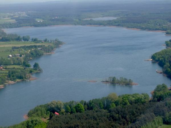 Jezioro Białe z lotu ptaka.