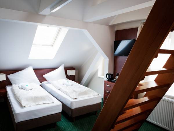 Pokój z antresolą w budynku Jeleń