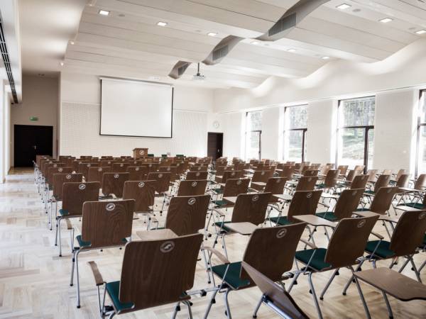 Sala konferencyjna w budynku Puszczyk