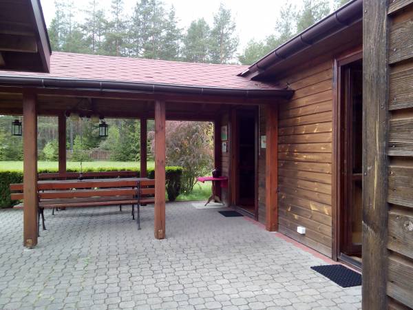 zadaszona jadalnia na tarasie