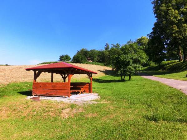 ALTANKA DLA GOŚCI z miejscem na ognisko i grilla