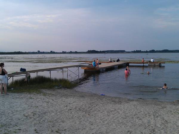 Pomost przy kąpielisku.