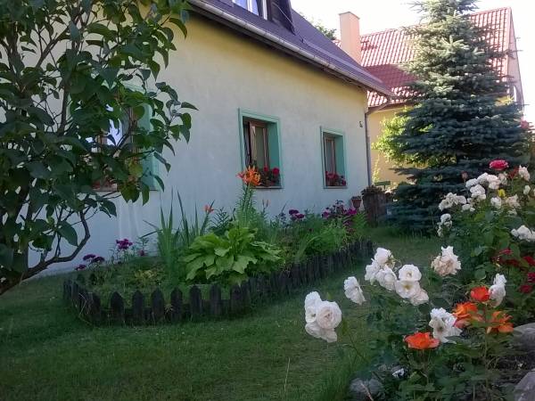 Posesja jest zadbana.