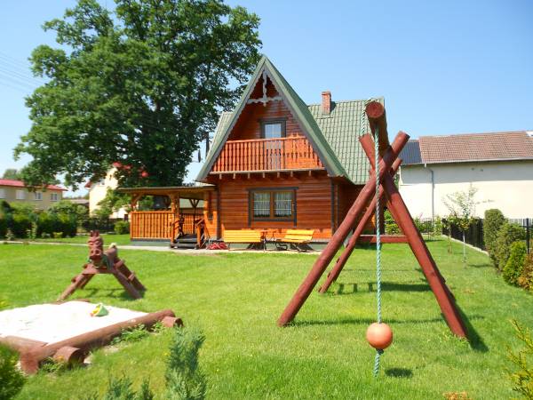 Działka z placem zabaw i grillem