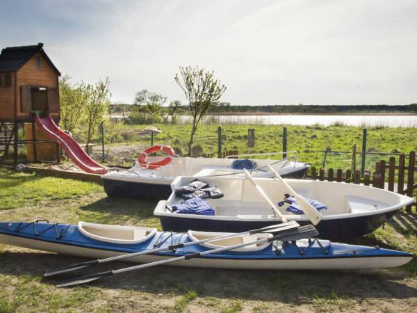 Sprzęt dla wędkarzy i turystów.