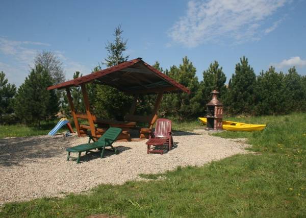 Chata grillowa i plac zabaw nad