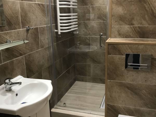 łazienka w mieszkaniu 2 pokojowym.