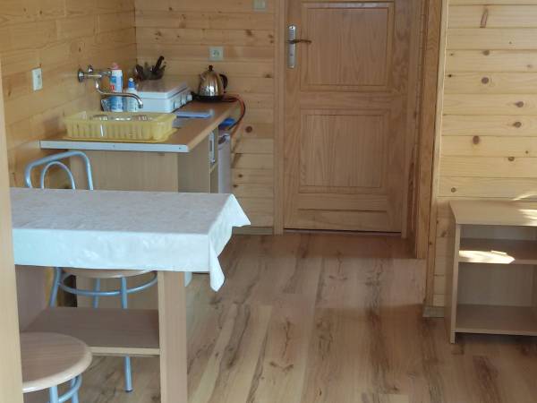 Domekm 4-5os. aneksem kuchennym i łazienką