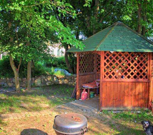 Altana nocą oświetlana