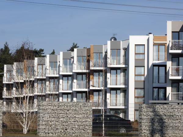 ZA OGRODZENIEM LAS I ŚCIEŻKA NAD MORZE