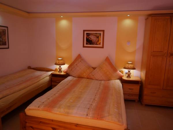 NR 7 pokój 2-3 osobowy z aneksem kuchennym