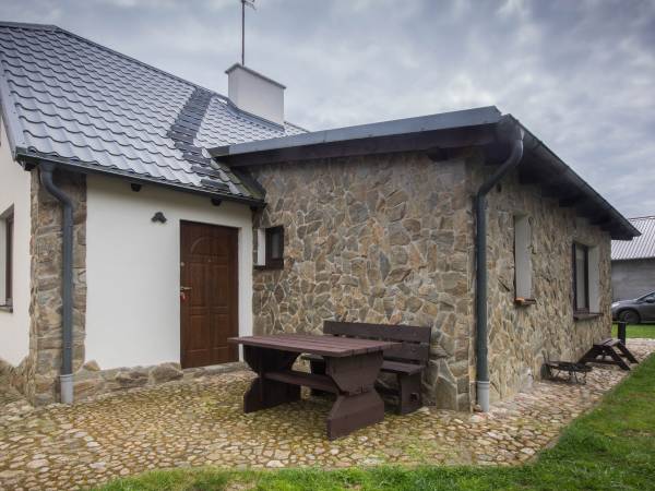 Mieszkanie nr 2 wejście.
2 pokoje z aneksem kuchennym i łazienką