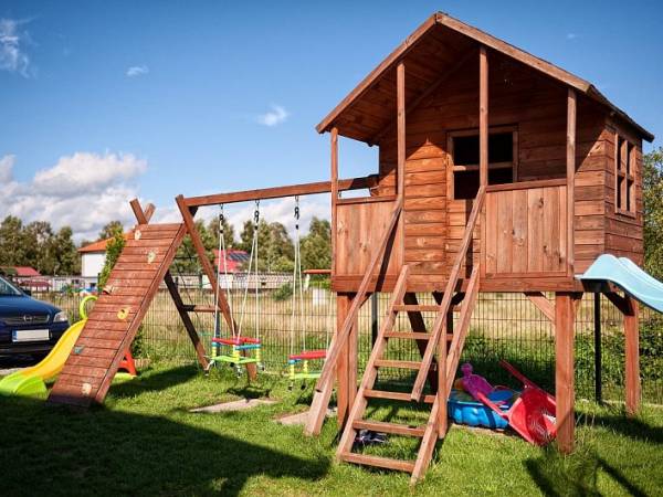 Domki Zefir Rowy,
plac zabaw dla dzieci.