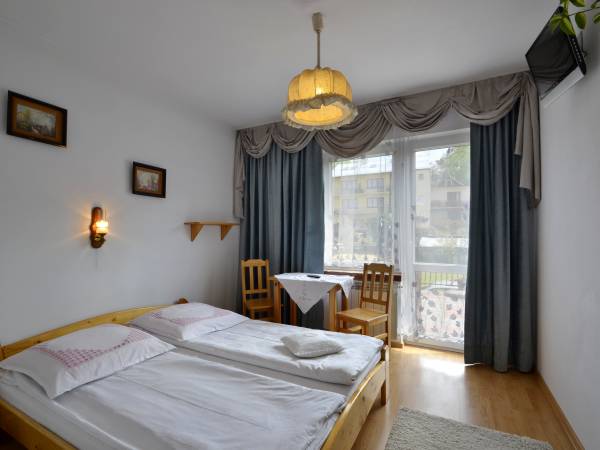 POKÓJ 2 OSOBOWY Z ŁAZIENKĄ I TARASEM