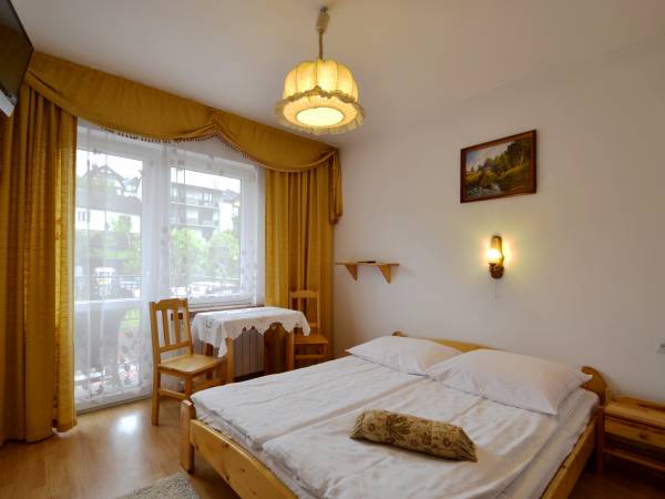 POKÓJ 2 OSOBOWY Z ŁAZIENKĄ I TARASEM