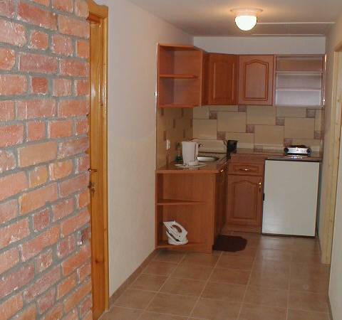 ANEKS KUCHENNY NA KORYTARZU DLA POKOI ZE WSP. ŁAZIENKAMI