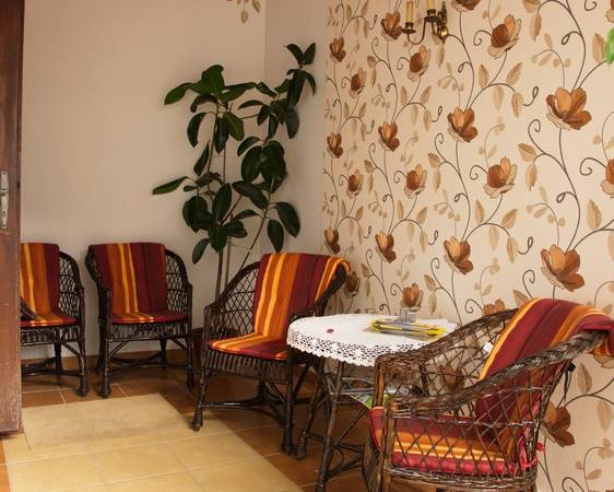 WEJŚCIE DO BUDYNKU ZE WSP. ŁAZIENKAMI